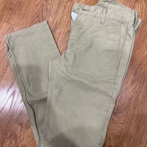 Men’s Levi’s khaki pants
